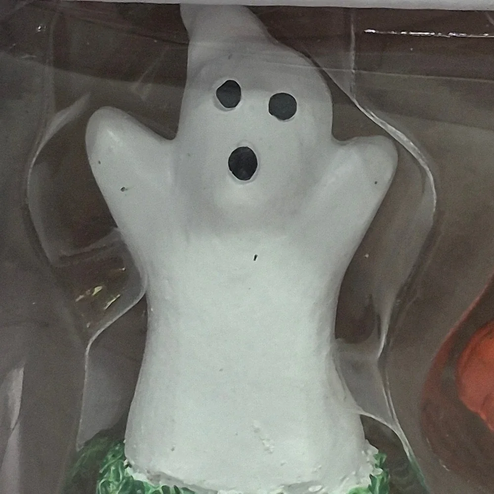 Seasonal Collection Halloween 6 Piece Fairy Garden Miniature Ghost Skull Set
